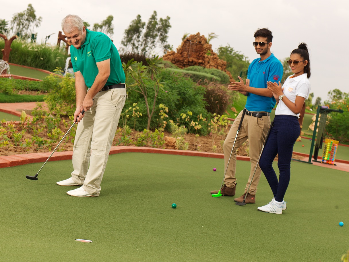 Job_6123 Mini Golf